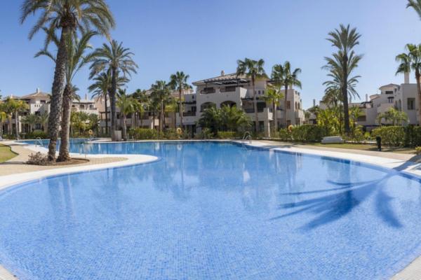 2 Bedrooms, 2 Bathrooms, Apartment For Sale in Nueva Andalucia